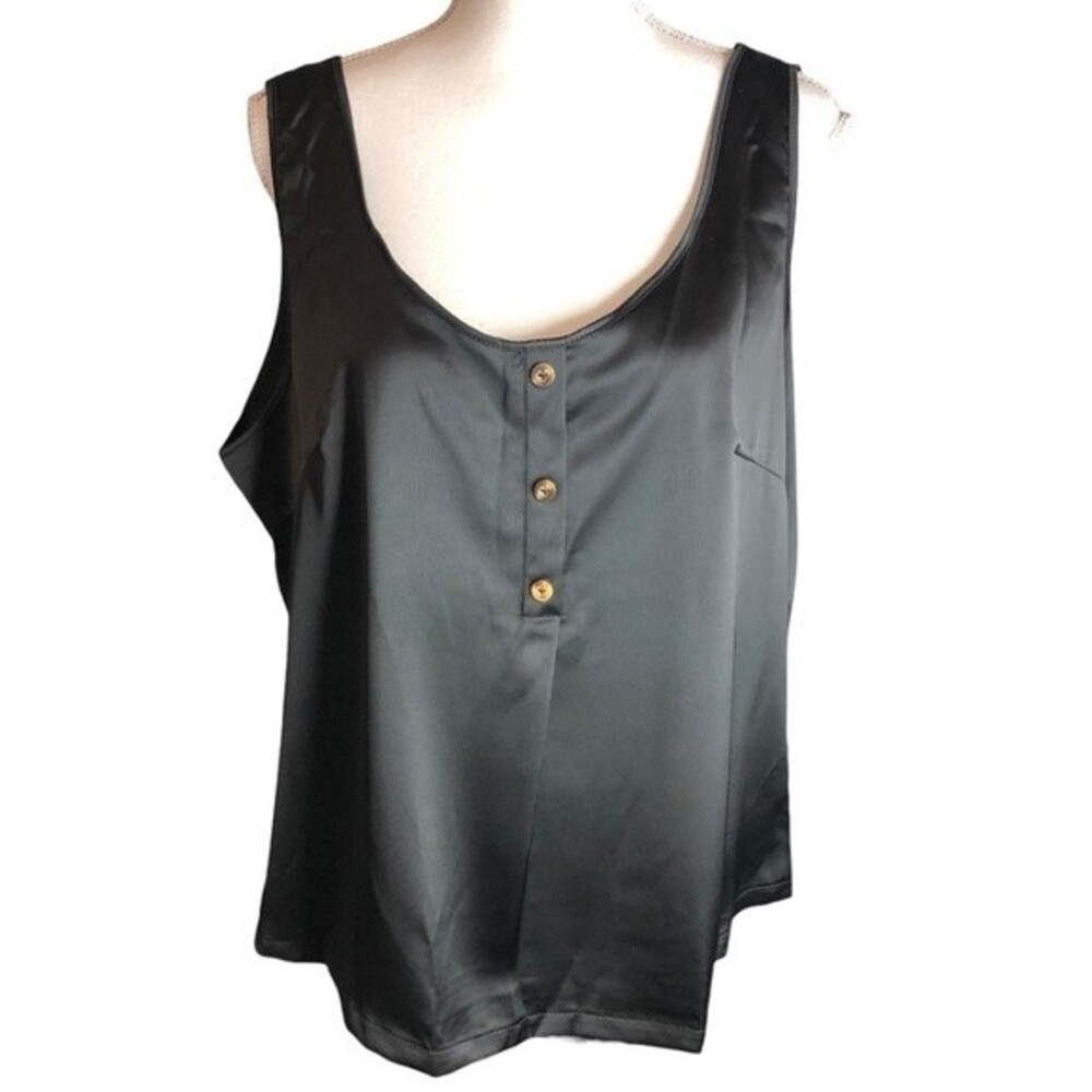 SHEIN Curve Satin Front Buttoned Sleeveless Blouse